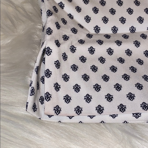 New Woman’s plus size white pant w blue design - Picture 6 of 9